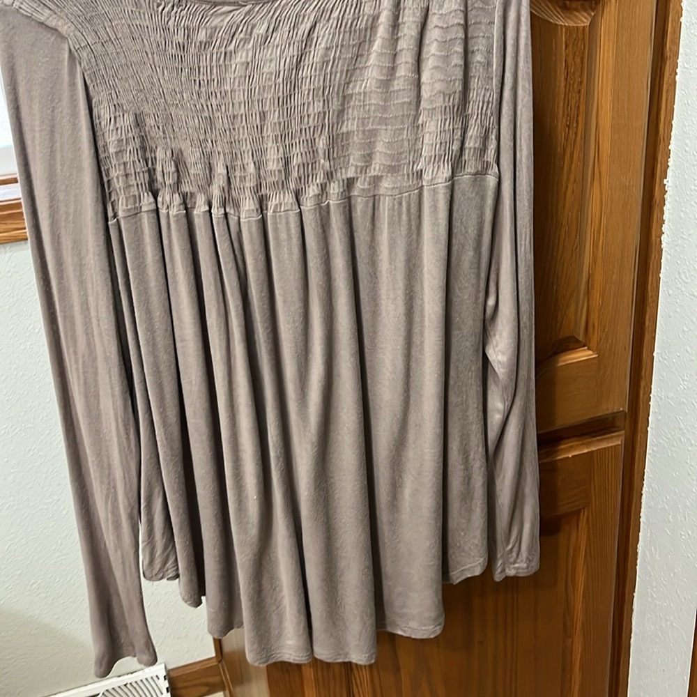Long-sleeved top.  Brand is Line up.  Shirt was bought from the Buckle. - Picture 6 of 6
